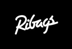 Logotipo de la marca de bolsos Ribags. Texto blanco sobre fondo negro