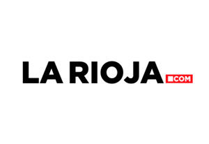 Logotipo LA RIOJA.com, letras "LA RIOJA" en negras y ".com" en blancas con pastilla roja expresando en imágenes lo que en ocasiones no se puede decir con palabras.