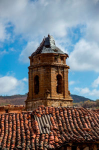 Detalle de la torre del Palacio de la Presidencia del Gobierno o La casa de El Inglés. Construido en la segunda mitad de los años sesenta del siglo XIX por encargo de Andrés Isidro Bretón, edificada bajo el estilo de la arquitectura británica de su tiempo. Foto y vídeo de Andrea Aragón.