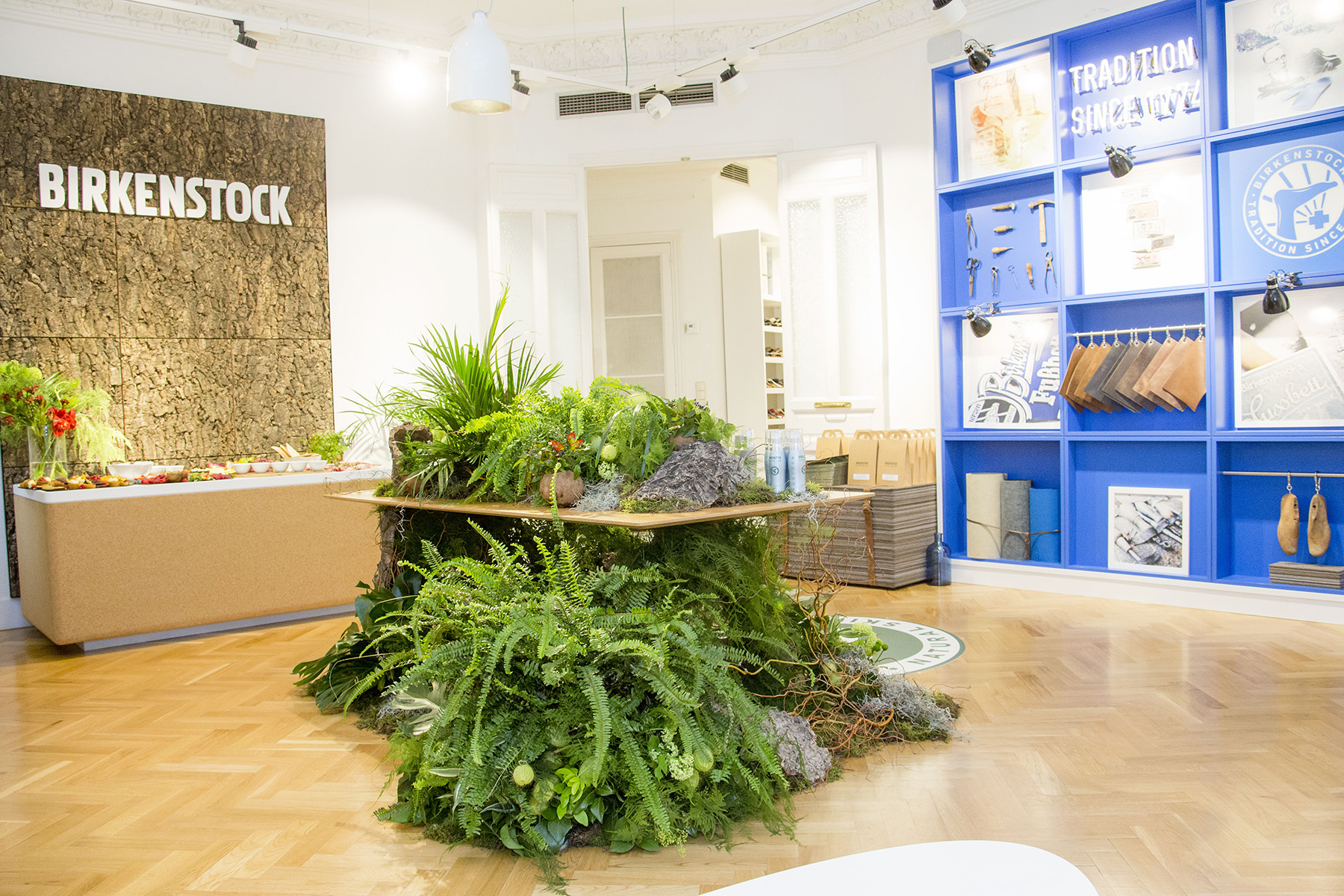 Decoración y catering en el Media Day de los productos de Birkenstock Natural Skin Care en Madrid, nueva línea cosmética de Birkenstock. Reportaje de Andrea Aragón
